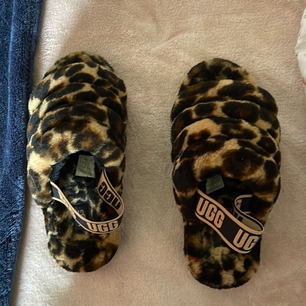 Women’s S7 leopard UGG slippers